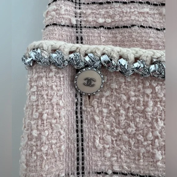 Authentic CHANEL Skirt - Size 34 - Like New - Picture 2 of 9